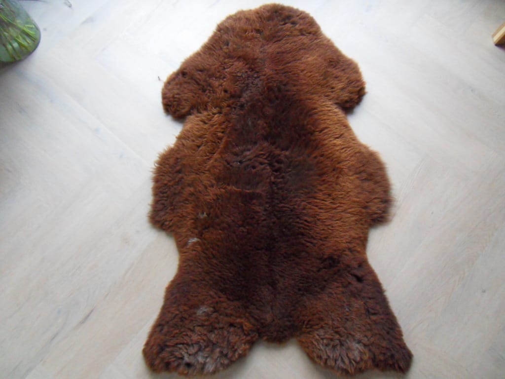 Schapenvacht bruin en wollig